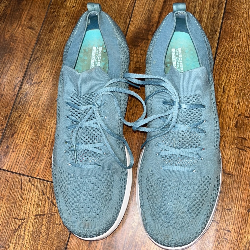 SUPER CUTE N COMFY SKETCHERS GO WALK ATHLETIC/YOGA SHOES!!!!